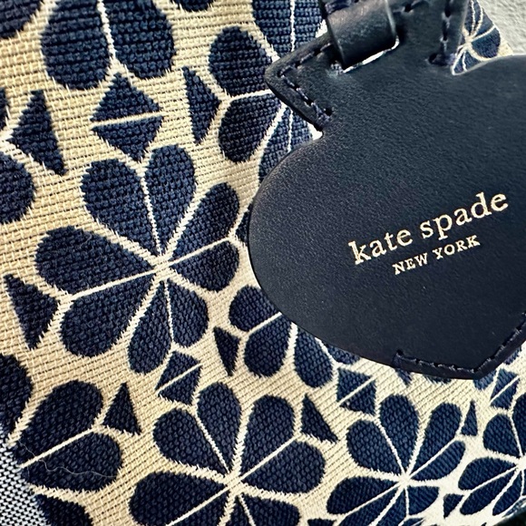 New w/o tags Kate Spade ♠️ Lg Flower Jacquard Stripe Everything Blue Tote 👜 - Picture 2 of 13